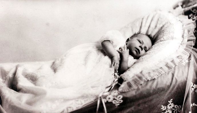 Budoucí královna Alžběta II. v roce 1926, jako miminko Budoucí královna Alžběta II. v roce 1926, jako miminko