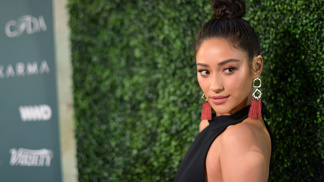 3 trendy barvy očních stínů podle Shay Mitchell