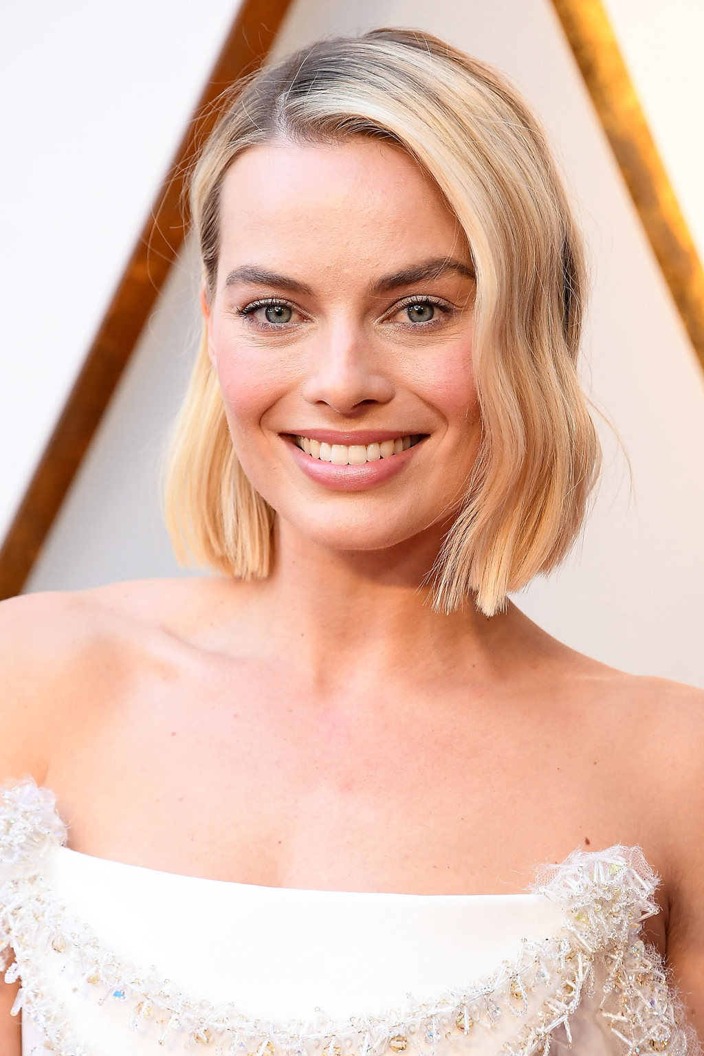  

Margot Robbie ve vlnitém bobu
