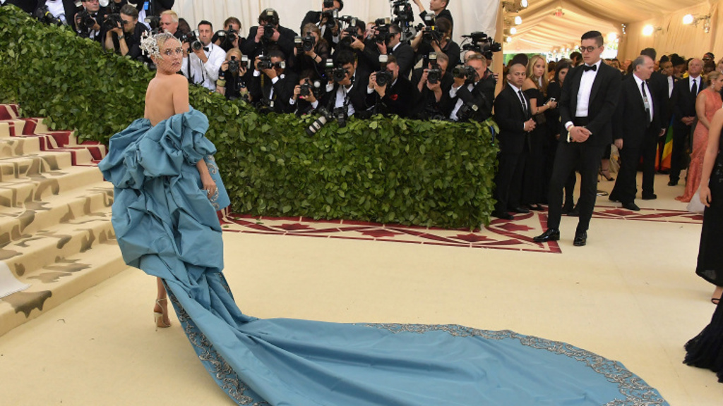 Zapomeňte na všechna pravidla módního světa. Na MET gala je vše dovoleno. Tohle jsou ty nejlepší looky za uplynulé dekády. Zapomeňte na všechna pravidla módního světa. Na MET gala je vše dovoleno. Tohle jsou ty nejlepší looky za uplynulé dekády.
