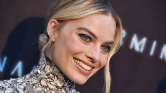 Zahraje si Margot Robbie panenku Barbie?