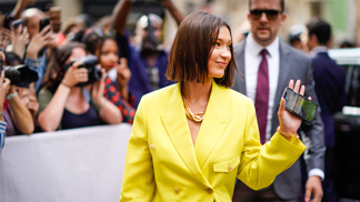 Bella Hadid odhalila nejpopulárnější barvu očních stínů tohoto léta