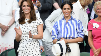 Proč si Meghan Markle oblékla na wimbledonské finále Ralpha Laurena?