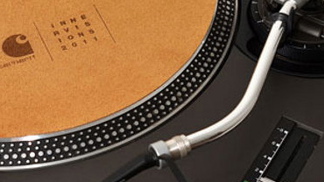 Gramofon? Jedině Carhartt