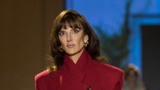 Módní předpověď z Itálie. Co budeme nosit příští rok podle trendů z Milána? Gucci vsadil na zralé ženy Módní předpověď z Itálie. Co budeme nosit příští rok podle trendů z Milána? Gucci vsadil na zralé ženy