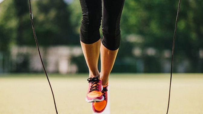 (H)ELLE cvičí s Nike: Skok sem, skok tam