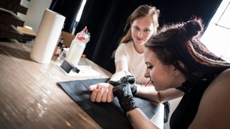 ELLE tip: Prague Hand Poke Session III. 