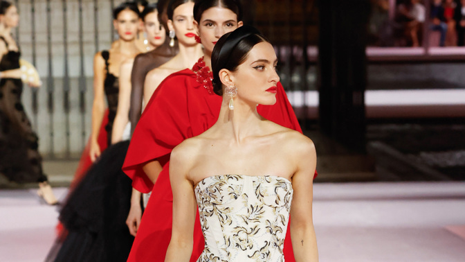 Carolina Herrera Spring-Summer 2026: Cesta za dobytím Evropy Carolina Herrera Spring-Summer 2026: Cesta za dobytím Evropy