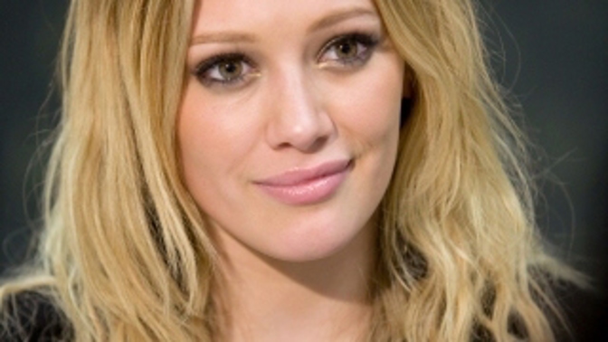 Hillary Duff pro DKNY