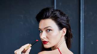 Nikol Švantnerová a Rouge Pur Couture The Slim
