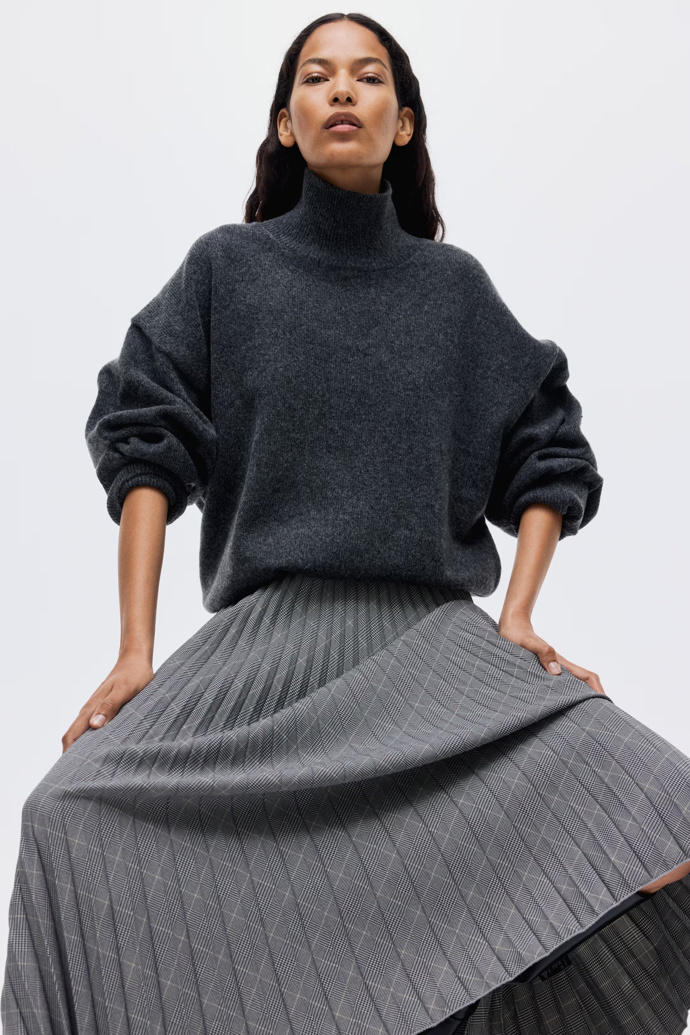 Šedá sukně, H&M, 859 Kč