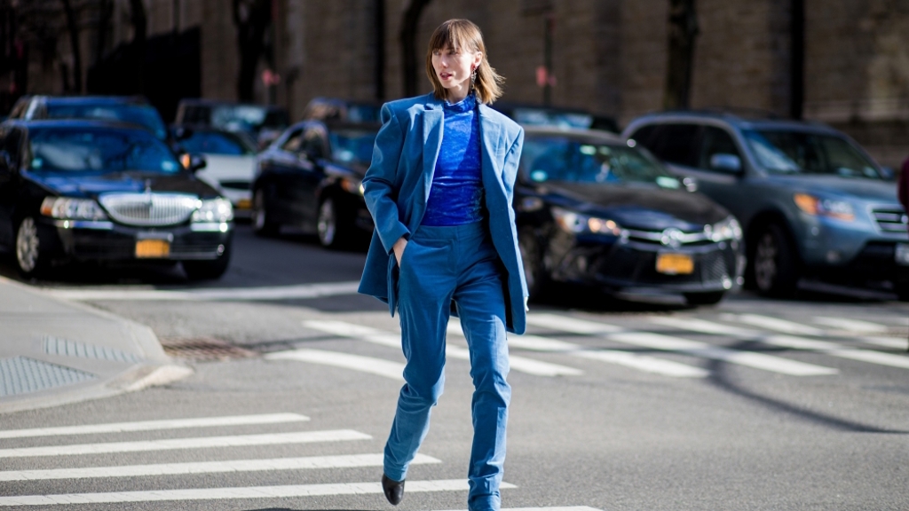 Hot v obleku jako street style hvězdy