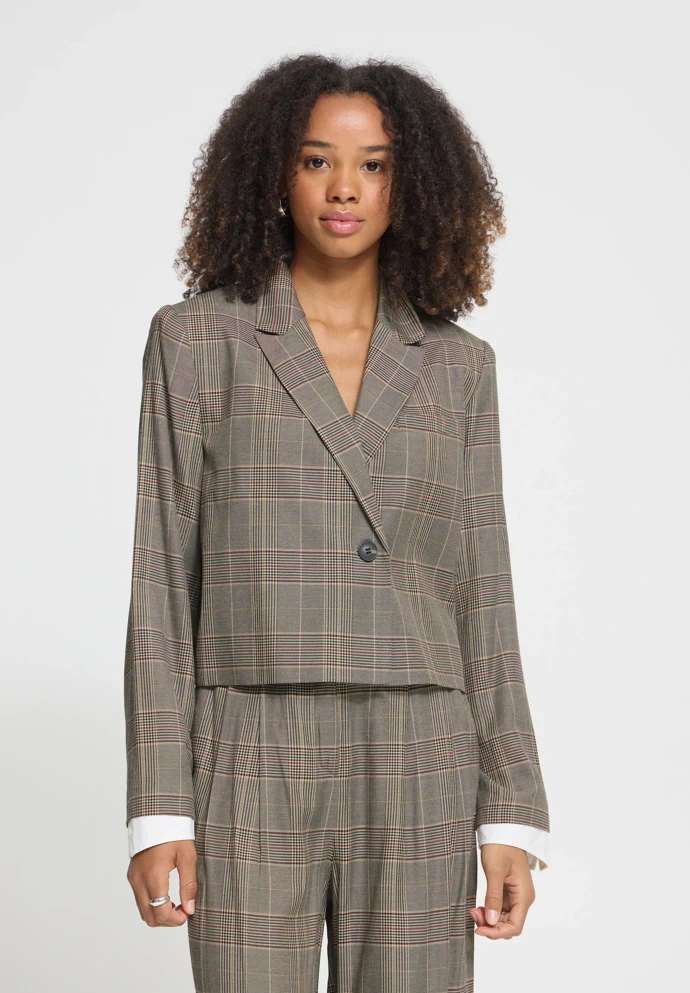 Blazer Ichi, 2 690 Kč, prodává Zalando
