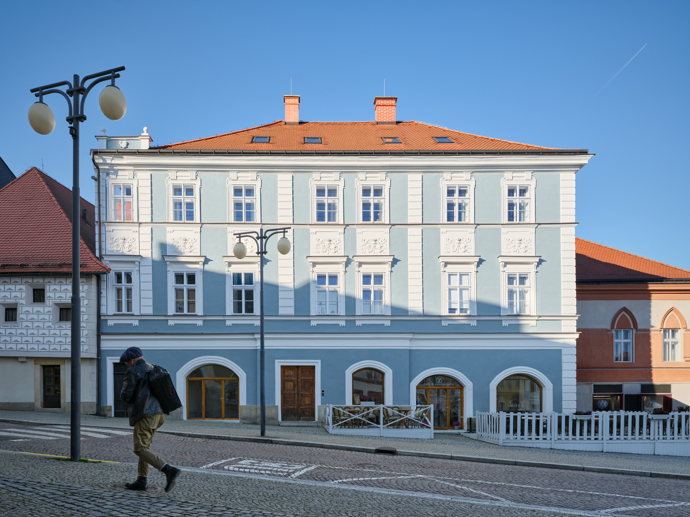 Pět let zachraňovala dům v srdci Kutné Hory. „Největší radost mi dělají lidé,“ říká dnes Jana Zadák o svém hotelu, kde každý pokoj vypráví jiný příběh 