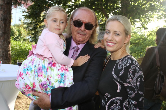 František s Terezou a malou dcerkou na archivním snímku František s Terezou a malou dcerkou na archivním snímku
