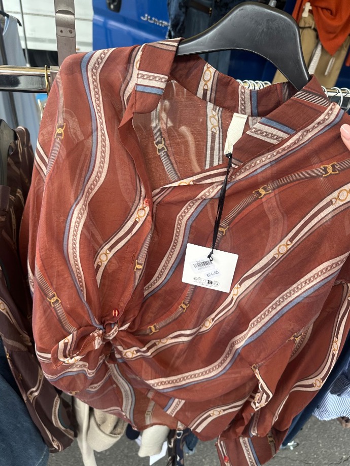 V Itálii se objevoval hlavně na košilích.