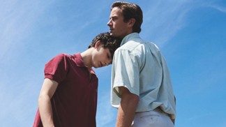 5 romantických filmů, se kterými si užijete duhový měsíc hrdosti