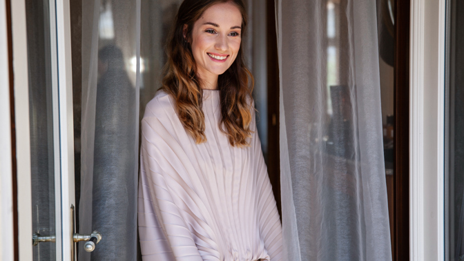 Outfit of the day: ELIŠKA KŘENKOVÁ miluje české návrháře 