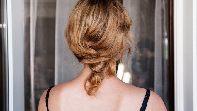 HAIR TUTORIAL: Romantický účes na kolonádu i párty HAIR TUTORIAL: Romantický účes na kolonádu i párty