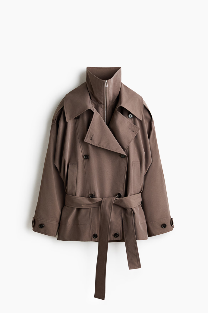 Krátký trenčkot s trychtýřovým límcem, H&M, 1999 Kč
