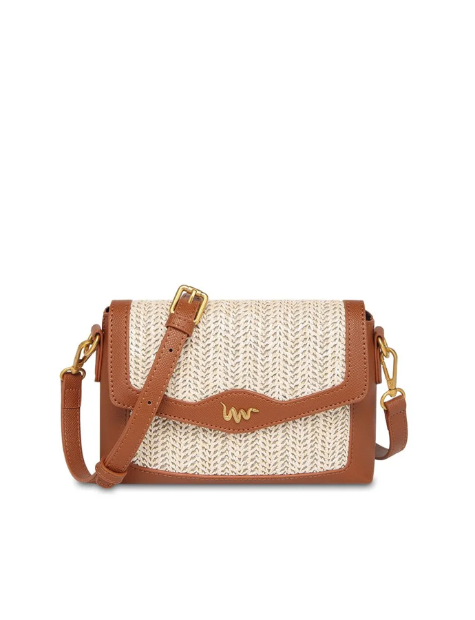 Crossbody kabelka s trendy proutěnými prvky je pro konec léta jako stvořená. Tento model seženete u značky VUCH za 1599 Kč