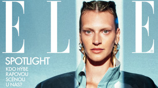 NA OBÁLCE JE MODELKA KAROLÍNA ČAPKOVÁ. Má na sobě šaty, kabátek a náušnice, vše Louis Vuitton.