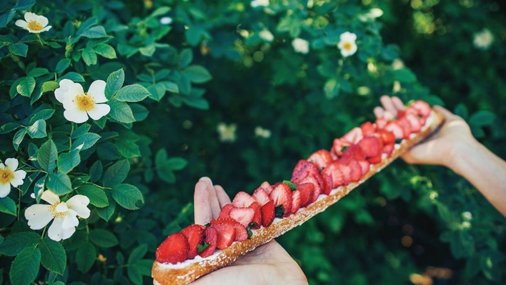 Jahodová bruschetta s lučinou Jahodová bruschetta s lučinou