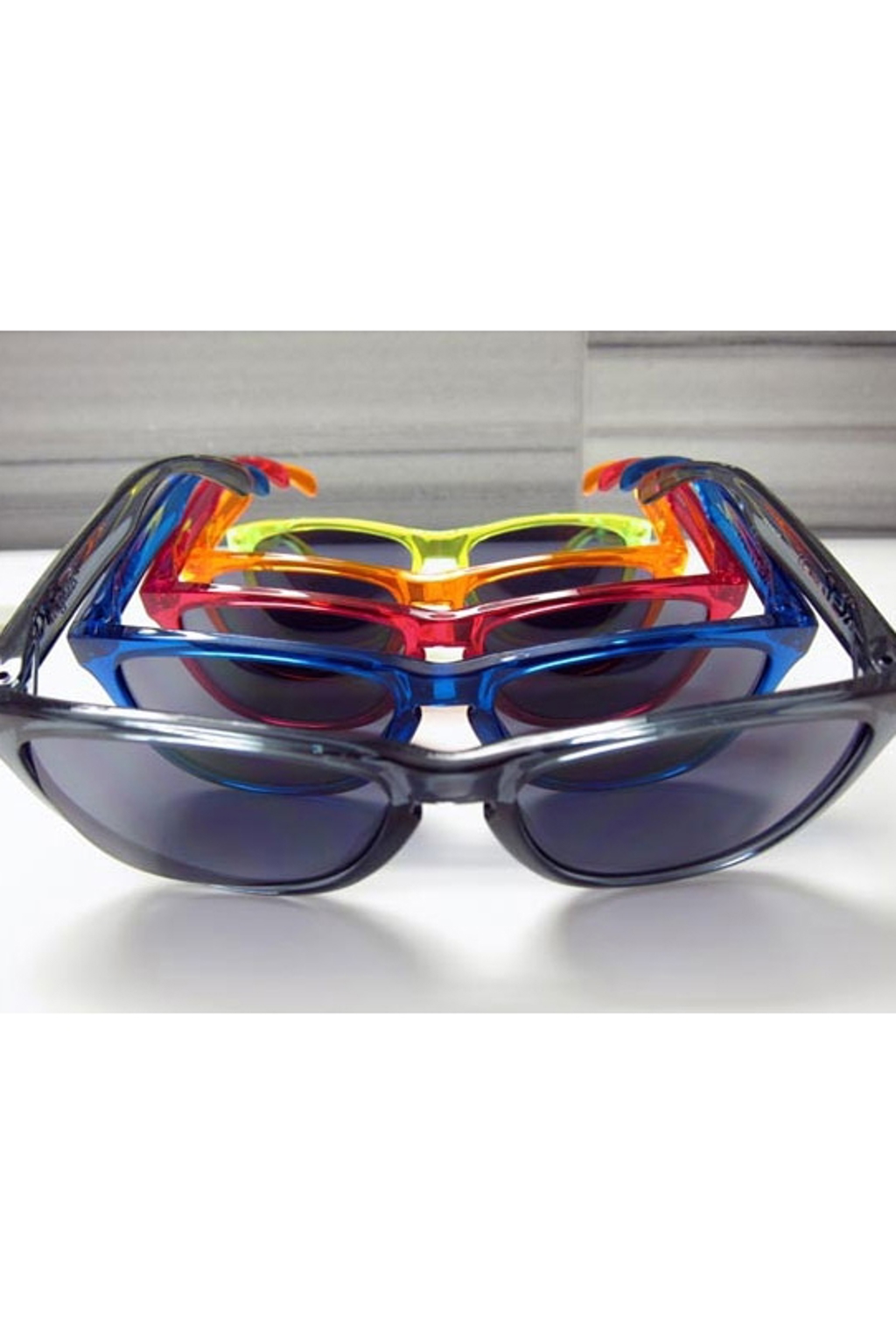 Jarní kolekce brýlí Oakley září barvami Jarní kolekce brýlí Oakley září barvami
