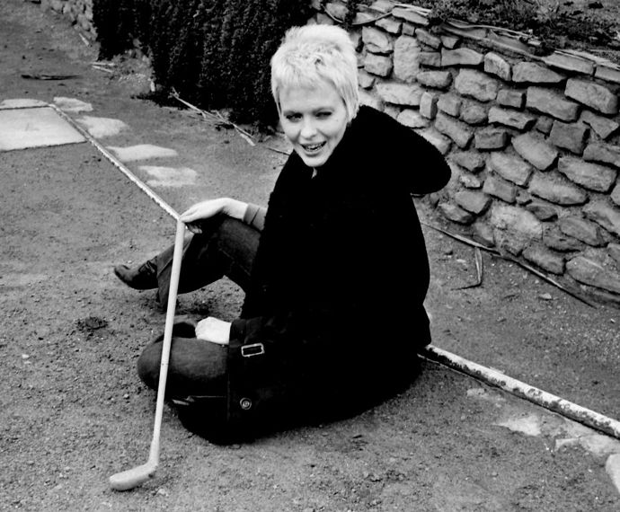 Jean Seberg a její pixie z roku 1971 Jean Seberg a její pixie z roku 1971