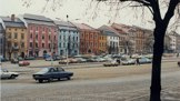Fronta před obchodem, nákupní taška v ruce a zboží, které nebylo vždy samozřejmostí. Jak dobře si vybavujete každodenní realitu tehdejší doby?