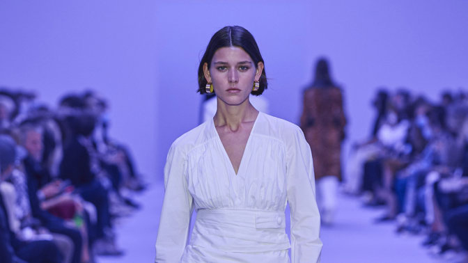 Metodika uniformy moderní ženy od Jil Sander S/S 22