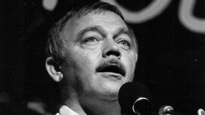 Zpěvák Karel Kryl.