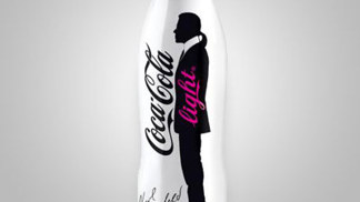 Karl Lagerfeld oblékne lahev Coca-Coly