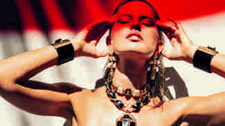 KK: Femme Fatale Karolína Kurková