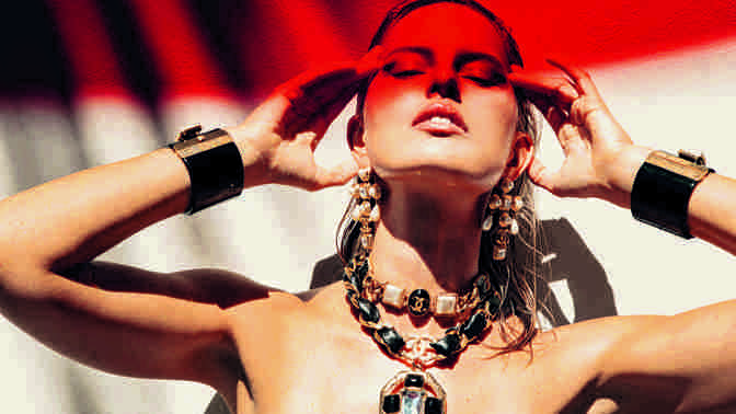 Rozhovor s naší říjnovou cover star – femme fatale Karolínou Kurkovou