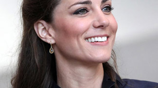 Kate Middleton se na svatbu nalíčí sama