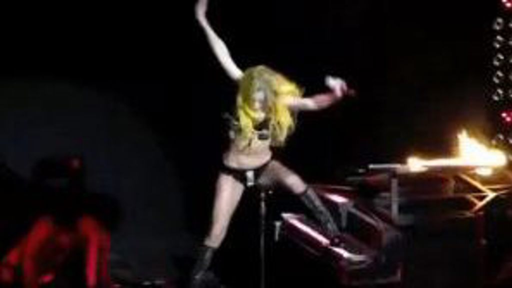 Lady Gaga má za sebou nejhorší pád Lady Gaga má za sebou nejhorší pád