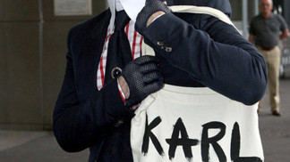 Lagerfeld vystavuje zboží