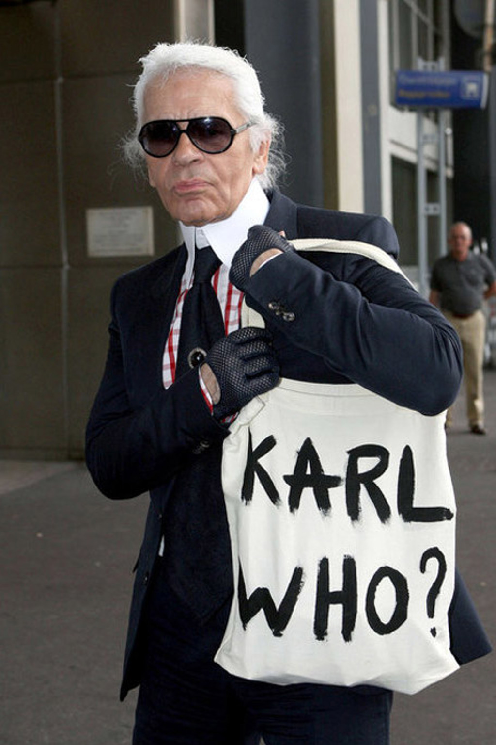 Lagerfeld vystavuje zboží Lagerfeld vystavuje zboží