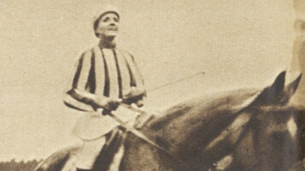 Lata Brandisová v sedle klisny Norma, Velká pardubická 1937.