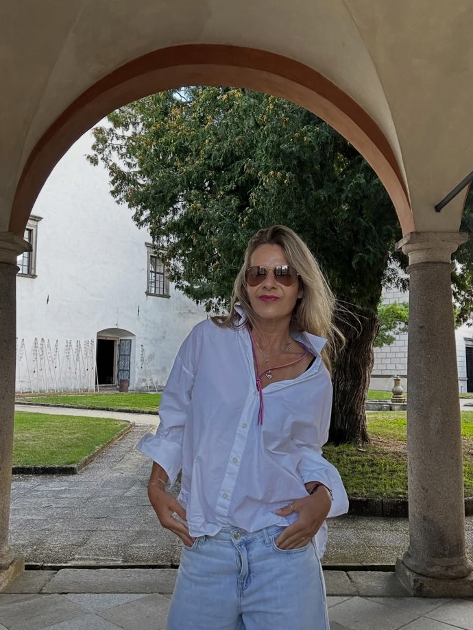 Meindl se profesně věnuje poradenství, vzdělávání dospělých, koučování a osobnímu rozvoji.