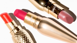 LOUBOUTIN PŘEDSTAVIL KRÁSNÉ RTĚNKY