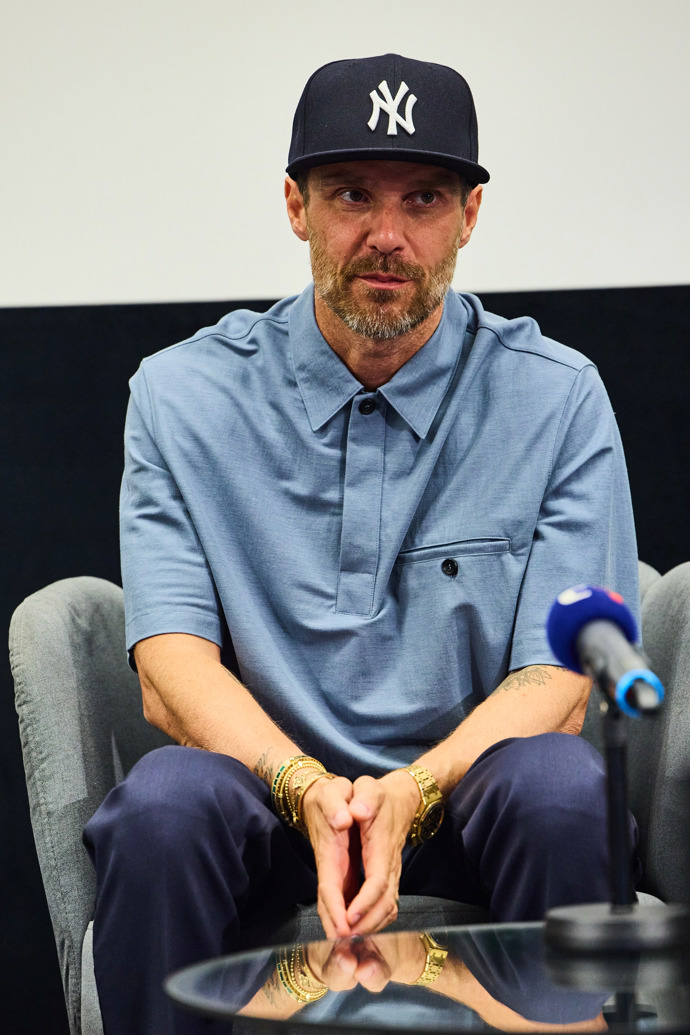 Moderátor Leoš Mareš.