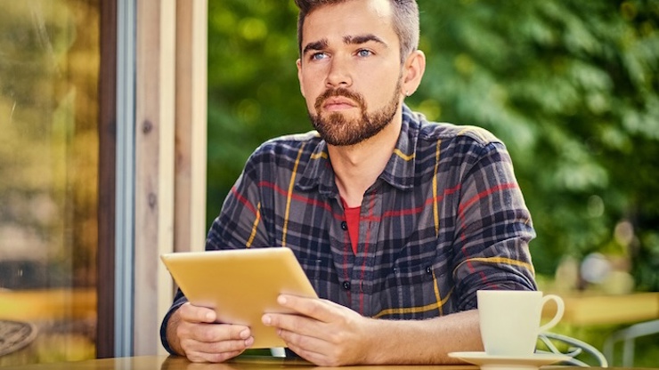 Práce snů jen na papíře? Za lákavým inzerátem se může skrývat úplně jiná realita