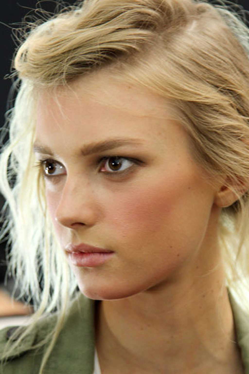 Make-up k barvě velbloudí srsti Make-up k barvě velbloudí srsti