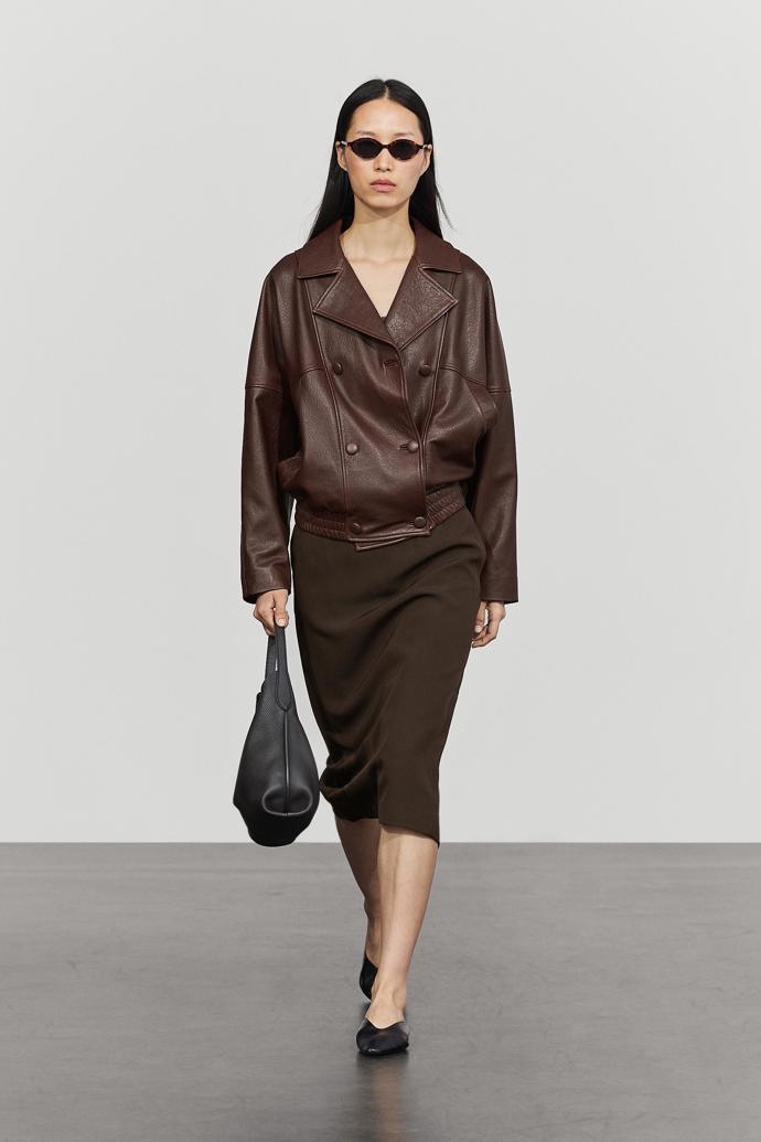 Massimo Dutti, 10 000 Kč (kůže) Massimo Dutti, 10 000 Kč (kůže)