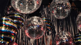 Nezapomenutelná ikona Studia 54: 77letá Disco Sally tančila jako třicítka, doprovod jí dělala vnučka