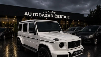 FOTO: S bílým Mercedesem jezdila také Karlosova manželka Lela Vémola.