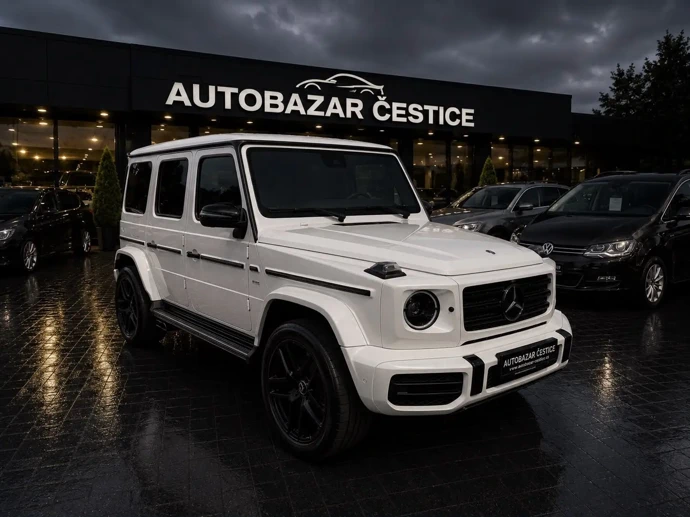 S bílým Mercedesem jezdila také Karlosova manželka Lela Vémola.