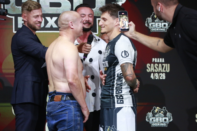 Střet boxerské legendy Lukáše Konečného s influencerem Ickem na GBO Boxing. 